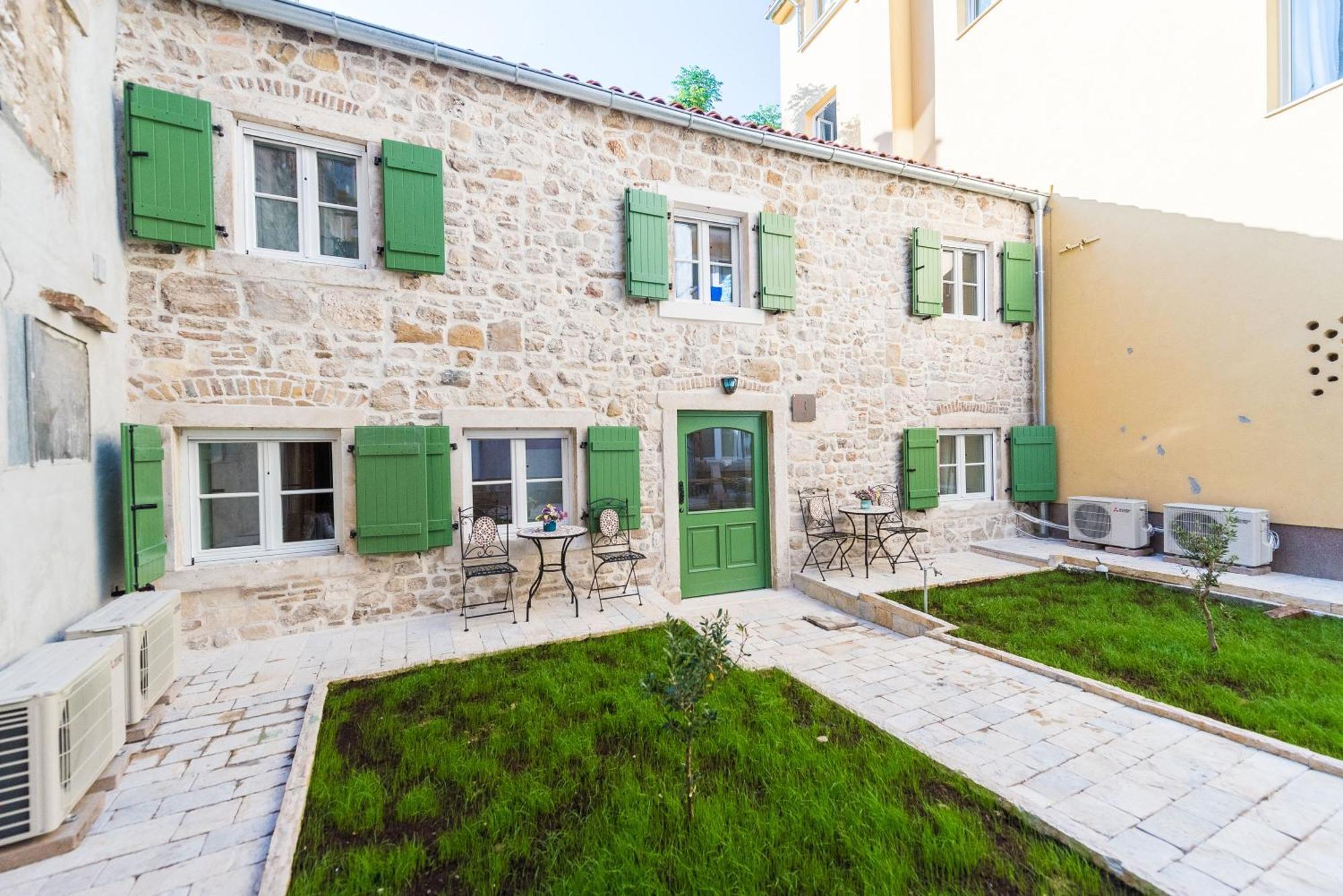 10 Heritage Apartment